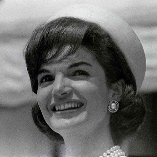 Histoire answer: JACKIE KENNEDY